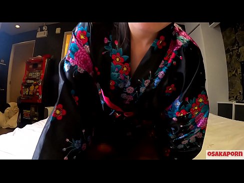 ❤️ Keçika ciwan a cosplay ji seksê hez dike ku bi orgazmê bi şûjinek di hespêk û blowjob de. Keçika Asyayî ya bi pisîka porî û bi cil û bergên kevneşopî yên Japonî di vîdyoya amator de ku masturbasyona bi pêlîstokên qijikê nîşan dide. Sakura 3 OSAKAPORN. ❤️ Super seks li me ku.fulldesisex.ru ☑